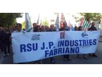 Allegion-CISA annuncia licenziamenti, i lavoratori in corteo a Faenza