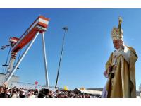 Le storie di crisi a pranzo con il Papa