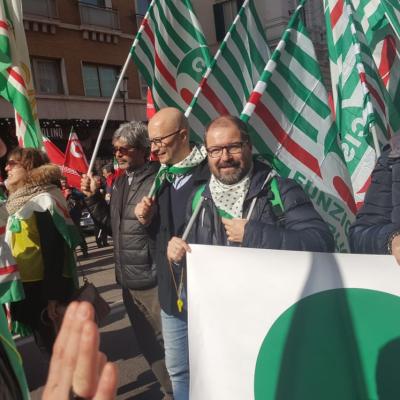 #FuturoalLavoro  9 febbraio a Roma la manifestazione nazionale Cgil, Cisl, Uil .  Dalle Marche un treno speciale e decine di pullman   per gli  oltre 4 mila, tra lavoratori e pensionati