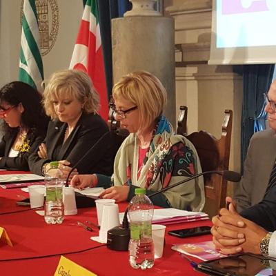 "Donne e lavoro nelle Marche": oggi il convegno di Cgil Cisl e Uil. Presentata indagine sulle donne occupate nella regione