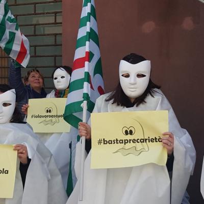 Basta precarietà #iolavorascuola 12 marzo Flash Mob #nonsiamofantasmi ad Ancona