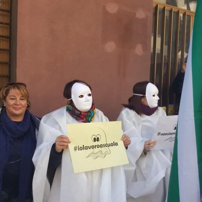 Basta precarietà #iolavorascuola 12 marzo Flash Mob #nonsiamofantasmi ad Ancona