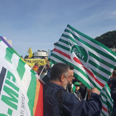 Le Marche plurali ed accoglienti  in corteo ad Ancona