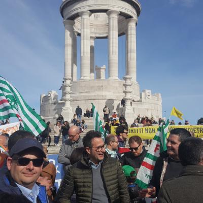 Le Marche plurali ed accoglienti  in corteo ad Ancona