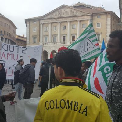 Le Marche plurali ed accoglienti  in corteo ad Ancona