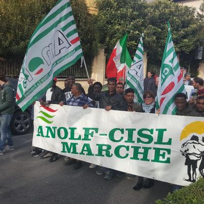 Le Marche plurali ed accoglienti  in corteo ad Ancona