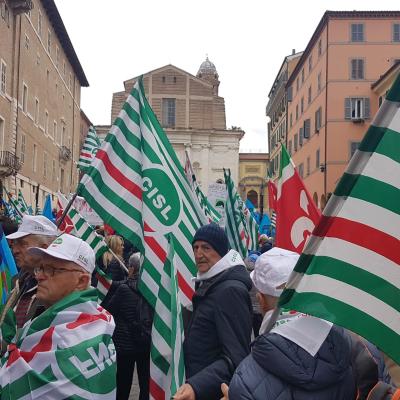 Salute: diritti, lavoro, sviluppo.  In 3000 da tutte le Marche per la  Manifestazione regionale Cgil Cisl Uil  ad Ancona