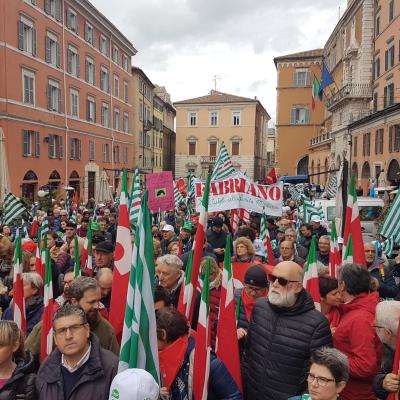 Salute: diritti, lavoro, sviluppo.  In 3000 da tutte le Marche per la  Manifestazione regionale Cgil Cisl Uil  ad Ancona