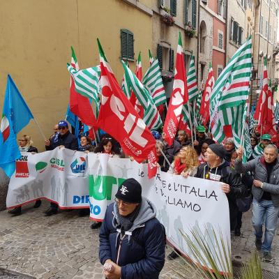 Salute: diritti, lavoro, sviluppo.  In 3000 da tutte le Marche per la  Manifestazione regionale Cgil Cisl Uil  ad Ancona