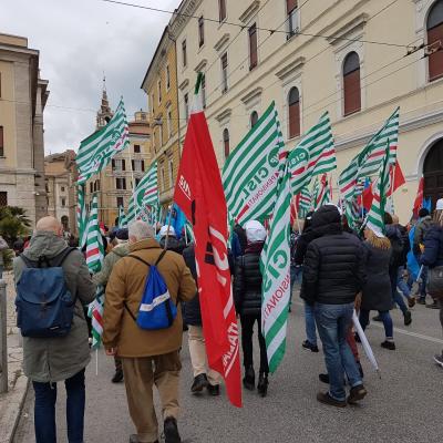 Salute: diritti, lavoro, sviluppo.  In 3000 da tutte le Marche per la  Manifestazione regionale Cgil Cisl Uil  ad Ancona