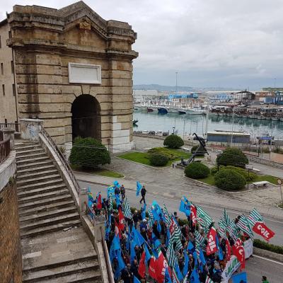 Salute: diritti, lavoro, sviluppo.  In 3000 da tutte le Marche per la  Manifestazione regionale Cgil Cisl Uil  ad Ancona