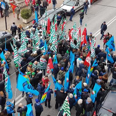 Salute: diritti, lavoro, sviluppo.  In 3000 da tutte le Marche per la  Manifestazione regionale Cgil Cisl Uil  ad Ancona