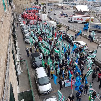 Salute: diritti, lavoro, sviluppo.  In 3000 da tutte le Marche per la  Manifestazione regionale Cgil Cisl Uil  ad Ancona