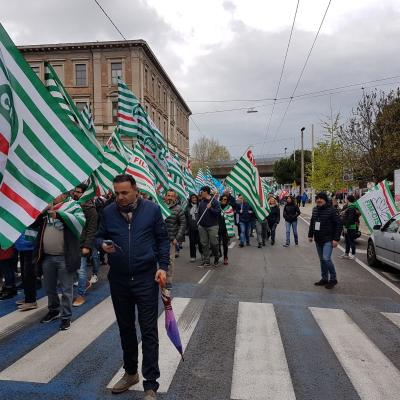 Salute: diritti, lavoro, sviluppo.  In 3000 da tutte le Marche per la  Manifestazione regionale Cgil Cisl Uil  ad Ancona