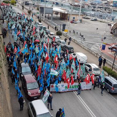 Salute: diritti, lavoro, sviluppo.  In 3000 da tutte le Marche per la  Manifestazione regionale Cgil Cisl Uil  ad Ancona