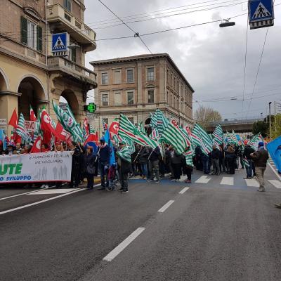 Salute: diritti, lavoro, sviluppo.  In 3000 da tutte le Marche per la  Manifestazione regionale Cgil Cisl Uil  ad Ancona