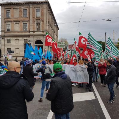 Salute: diritti, lavoro, sviluppo.  In 3000 da tutte le Marche per la  Manifestazione regionale Cgil Cisl Uil  ad Ancona