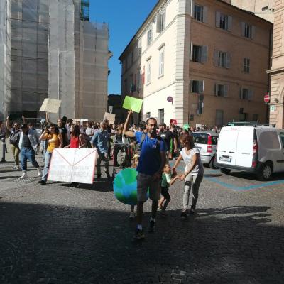 Friday for Future CISL in piazza con gli studenti nelle città marchigiane