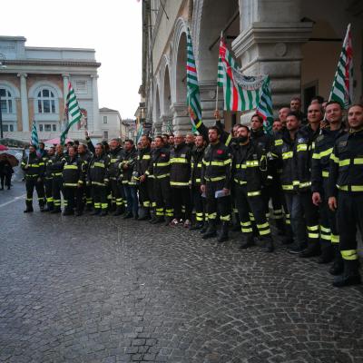 Più dignità per i Vigili del Fuoco: presidio a Pesaro e Macerata. Indetti quattro giorni di sciopero