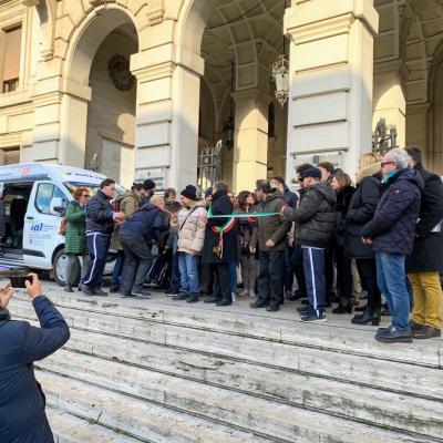 Ial Marche tra i donatori di un pulmino per i diversamente abili di Ancona