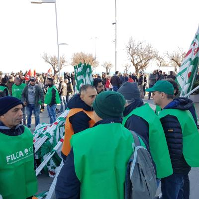 Settore Legno: sciopero generale il 21 febbraio. Manifestazione anche a Pesaro