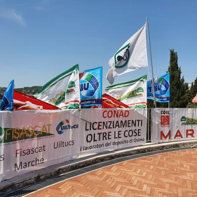 Margherita  Conad stacca la spina al polo logistico di Osimo, manifestazione in Regione