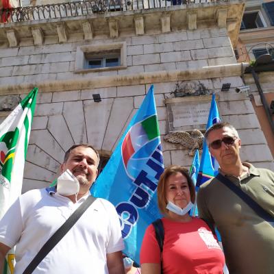 Mense scolastiche e aziendali, lavoratori senza stipendio e prospettive . Mobilitazione nazionale, 24 giugno sit in ad Ancona