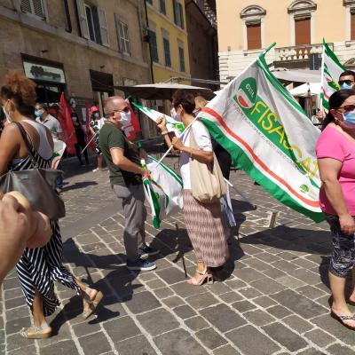 Mense scolastiche e aziendali, lavoratori senza stipendio e prospettive . Mobilitazione nazionale, 24 giugno sit in ad Ancona