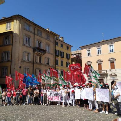 Mense scolastiche e aziendali, lavoratori senza stipendio e prospettive . Mobilitazione nazionale, 24 giugno sit in ad Ancona