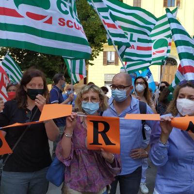 Scuola, precarietà non è sicurezza: flash mob dei lavoratori per le stabilizzazioni