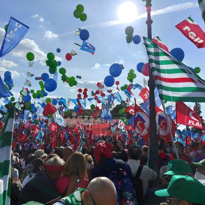 #MaiPiùFascismi: Cgil Cisl e Uil in piazza a Roma per il lavoro, la partecipazione e la democrazia