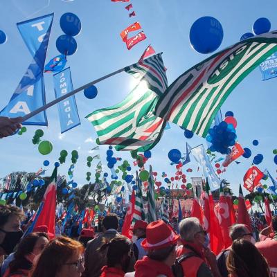 #MaiPiùFascismi: Cgil Cisl e Uil in piazza a Roma per il lavoro, la partecipazione e la democrazia