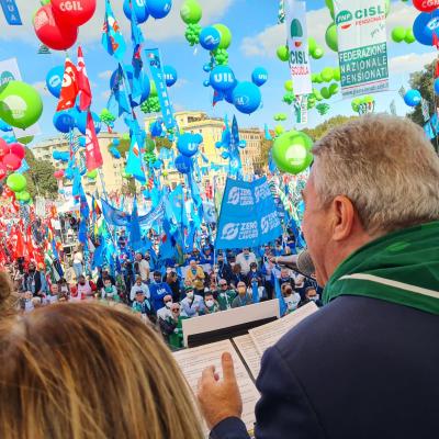 #MaiPiùFascismi: Cgil Cisl e Uil in piazza a Roma per il lavoro, la partecipazione e la democrazia