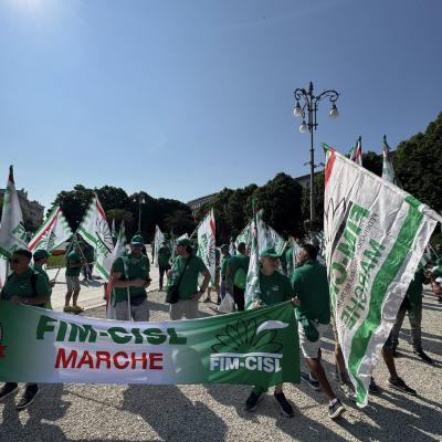 Sciopero  Metalmeccanici Marche  in 800 alla manifestazione regionale ad Ancona