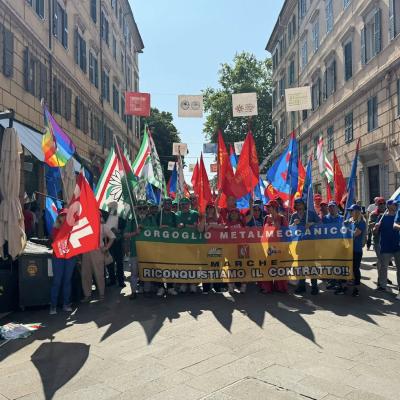 Sciopero  Metalmeccanici Marche  in 800 alla manifestazione regionale ad Ancona