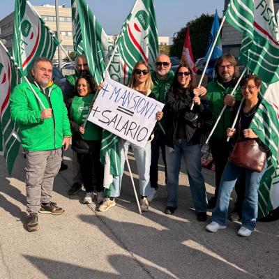 Rotte le trattative sul rinnovo CCNL farmacie private Federfarma 6 novembre è Sciopero nazionale presidio nelle Marche