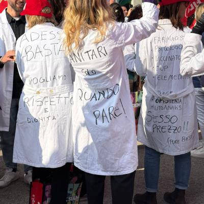 Rotte le trattative sul rinnovo CCNL farmacie private Federfarma 6 novembre è Sciopero nazionale presidio nelle Marche