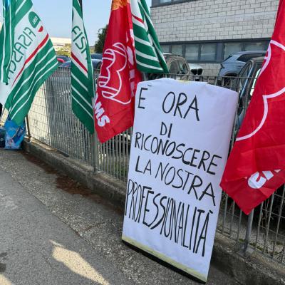 Rotte le trattative sul rinnovo CCNL farmacie private Federfarma 6 novembre è Sciopero nazionale presidio nelle Marche