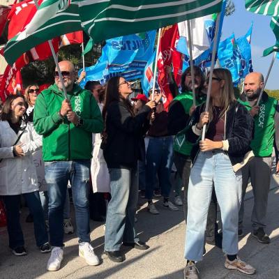 Rotte le trattative sul rinnovo CCNL farmacie private Federfarma 6 novembre è Sciopero nazionale presidio nelle Marche