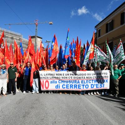 Electrolux, manifestazione nazionale a Cerreto d’Esi contro 1.400 esuberi e la chiusura dello stabilimento