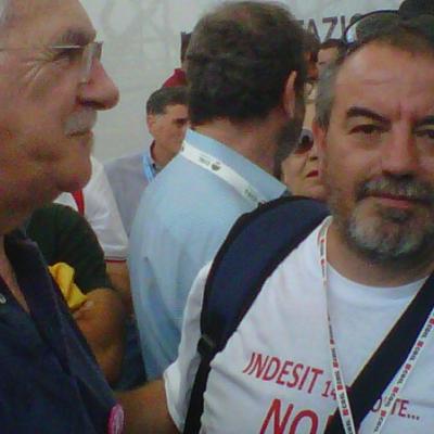Bonanni riceve la "maglietta della protesta" Indesit