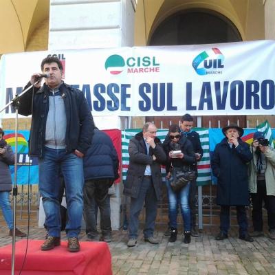 Migliaia in piazza per il lavoro, lo sviluppo e l'equità fiscale