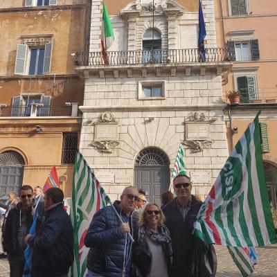 Pensioni, Lavoro, Giovani, mobilitazione Cgil, Cisl e Uil: presidi e manifestazioni nelle Marche