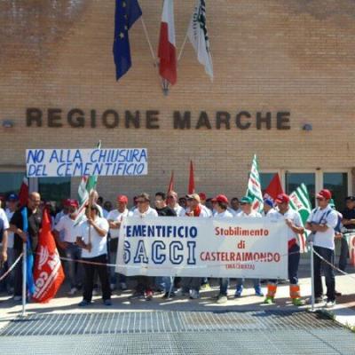 Rischio licenziamenti al cementificio Sacci: 71 posti in pericolo