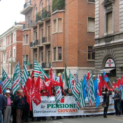 Cambiare le pensioni, dare lavoro ai giovani: manifestazione unitaria per cambiare la legge Fornero