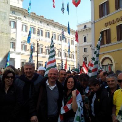 Roma, 16 aprile 2013 Piazza Montecitorio Cgil, Cisl, Uil - Le FOTO