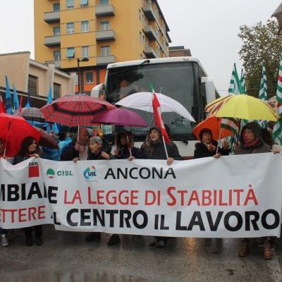 Le immagini delle manifestazioni nelle Marche