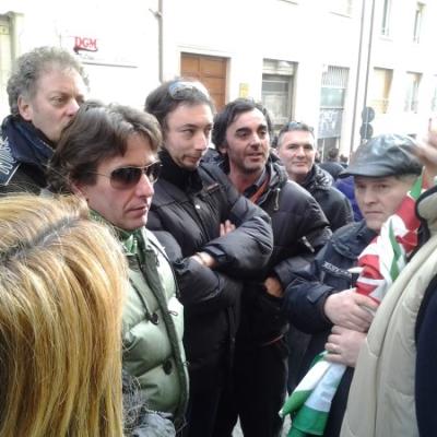 Antonio Merloni, protesta davanti al Tribunale