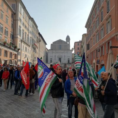 Pensioni, Lavoro, Giovani, mobilitazione Cgil, Cisl e Uil: presidi e manifestazioni nelle Marche