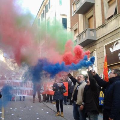 Antonio Merloni, protesta davanti al Tribunale